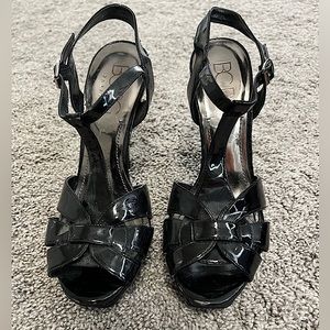 BCBGMAXAZRIA Black Leather Strappy Heels 🖤